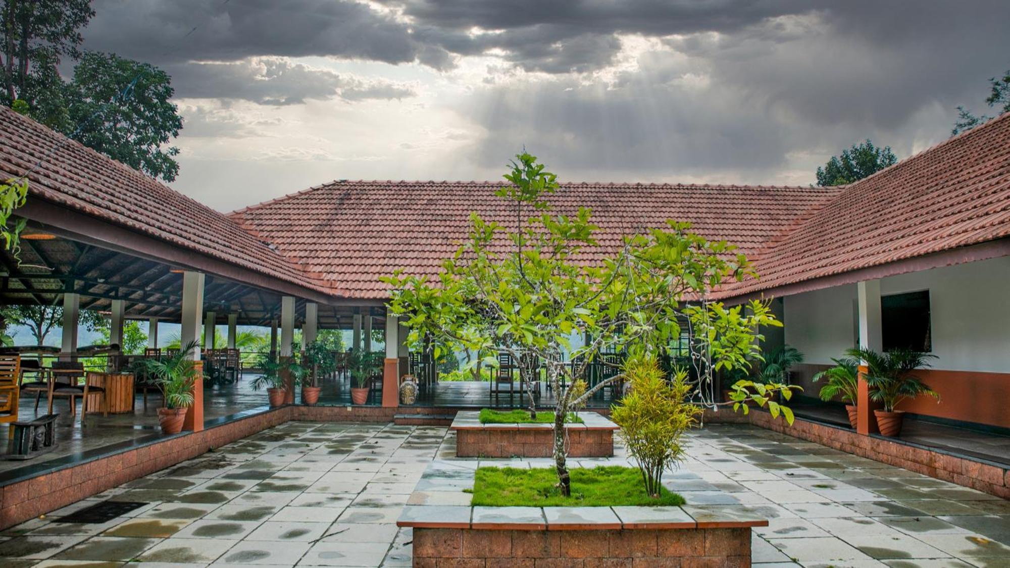 Pranavam Resort & Spa Tariyod Exterior foto